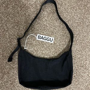 BAGGU Medium Nylon Crescent Bag in Black (PRICE FIRM)